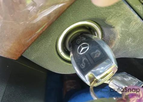 2011 Mercedes-Benz E 350 4Matic z USA, uszkodzony, nr VIN WDDHF8HB4BA501482